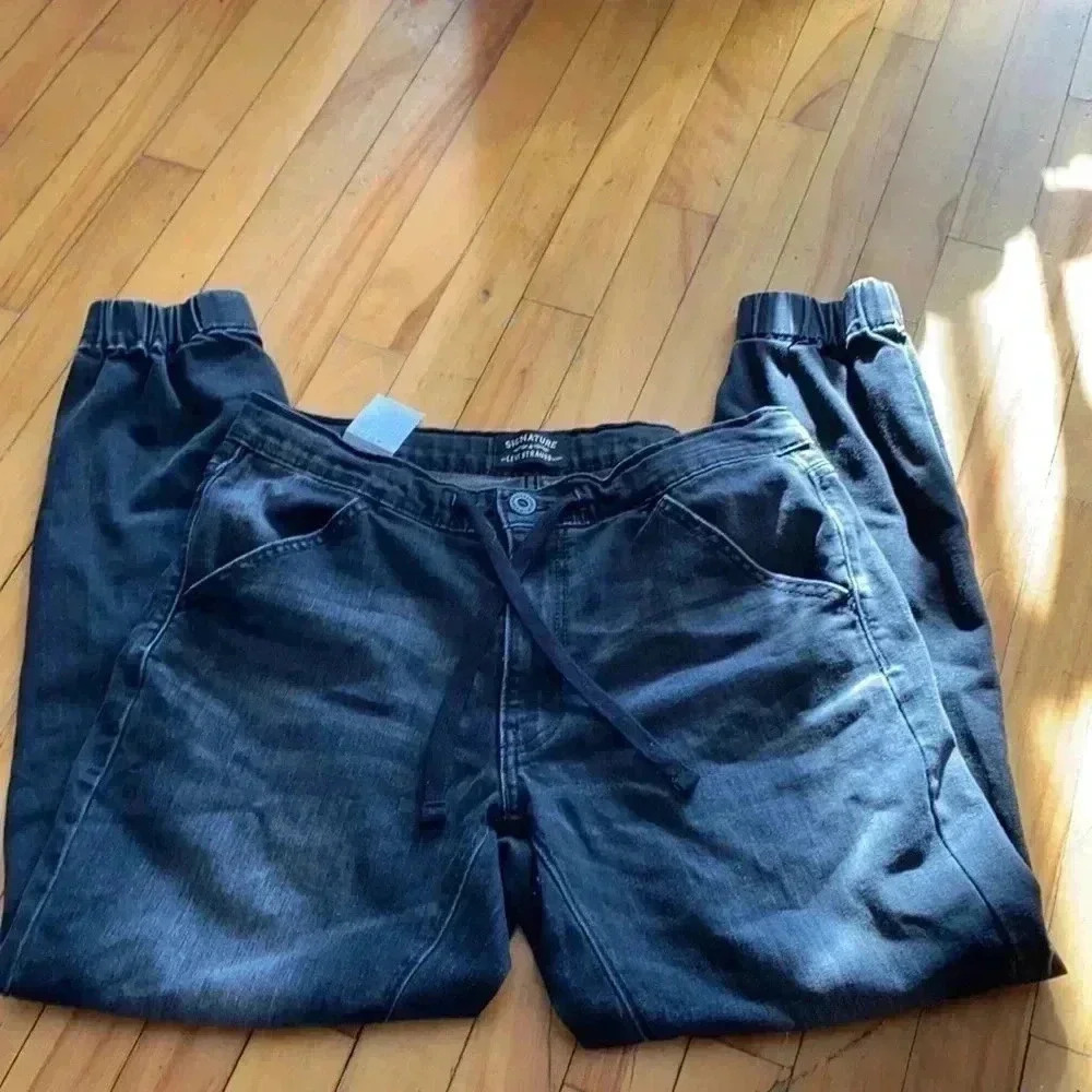 Levi‎  signature joggers